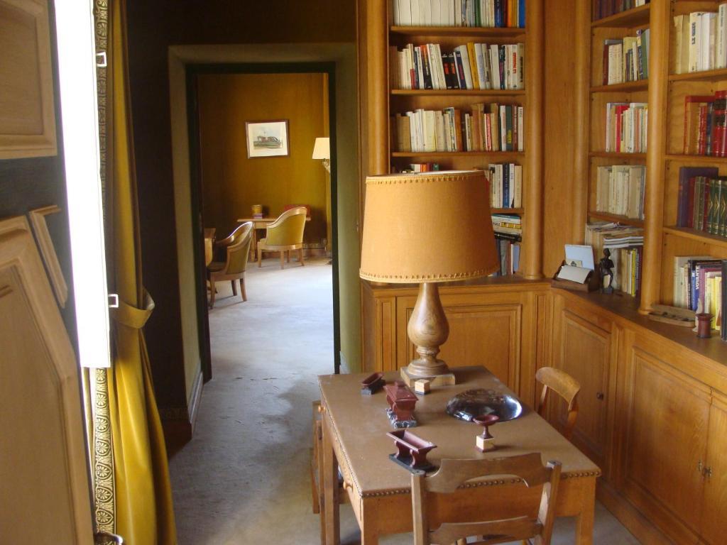 Le Chateau D'Ailly Parigny  Bilik gambar