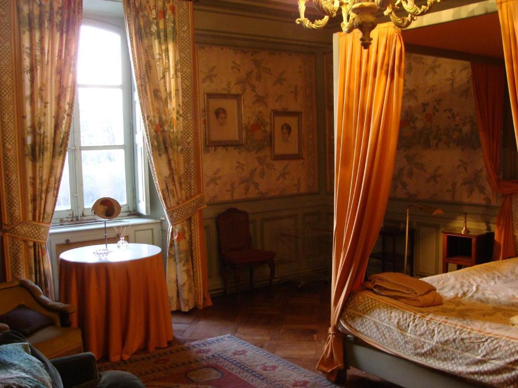 Le Chateau D'Ailly Parigny  Bilik gambar